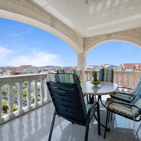 2 Bedroom Awesome In וודיצה