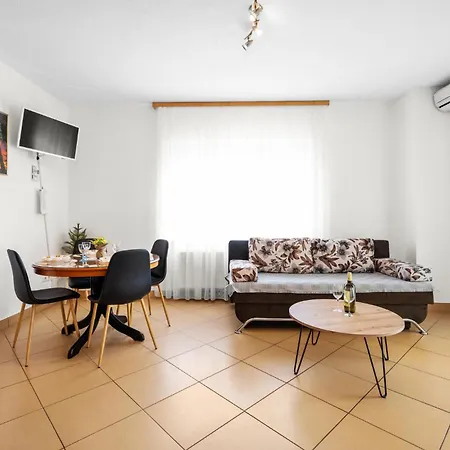 דירה 2 Bedroom Awesome In *